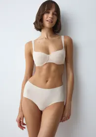 BODY MAKE-UP ILLUSION