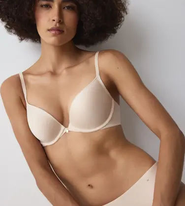 BODY MAKE-UP ESSENTIALS