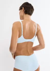 BODY MAKE-UP ILLUSION