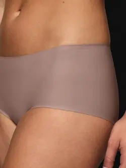 BODY MAKE-UP ILLUSION