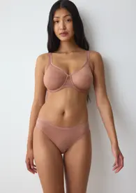 TRIUMPH SIGNATURE SHEER