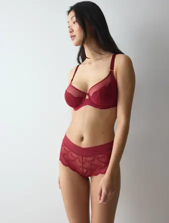 LOVE IN LACE