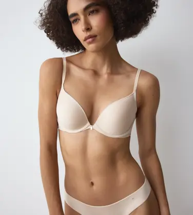 BODY MAKE-UP ESSENTIALS
