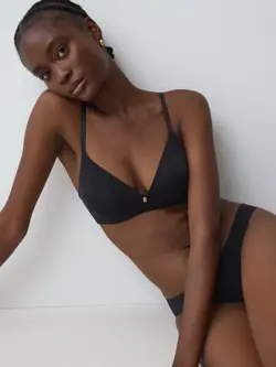 BODY MAKE-UP ESSENTIALS