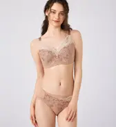 小さくしたいブラ 揺れずにキープ625 レギュラーショーツ, ベージュ, model image number 1