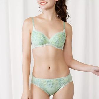 【SALE】天使のブラ(R) 魔法のハリ感597 ノンワイヤーブラジャー, グリーン, model image number 1