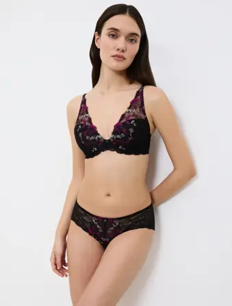 SENSUAL SPOTLIGHT