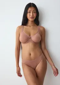 TRIUMPH SIGNATURE SHEER