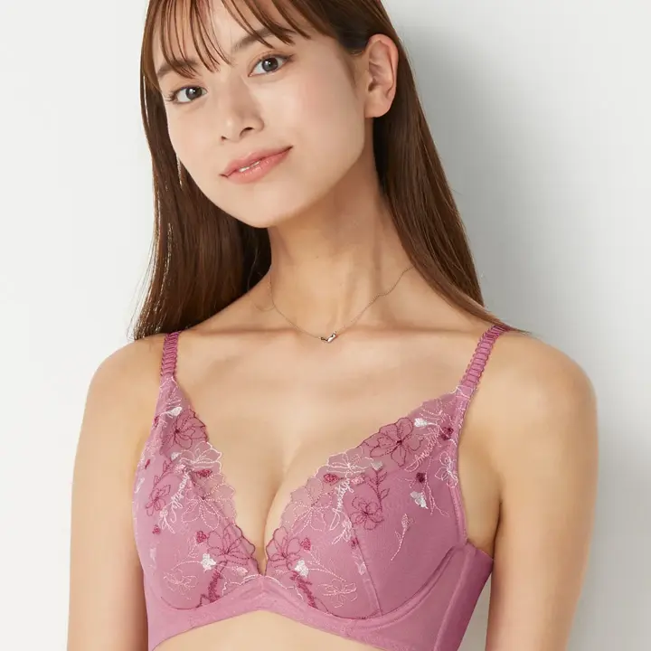 【WEB/アウトレット限定】チャーミングラマー(R)スリムラインDeepV ブラ＆ショーツセット ラインアートステッチ【一部カラーSALE】 【一部カラーSALE】, レッド, model image number 0