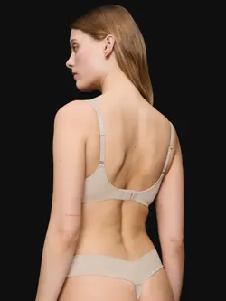 BODY MAKE-UP ILLUSION
