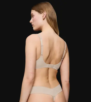 BODY MAKE-UP ILLUSION