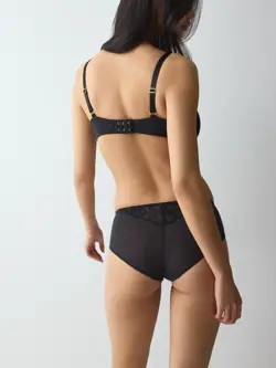 AMOURETTE BERRY