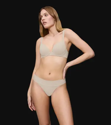 BODY MAKE-UP ILLUSION