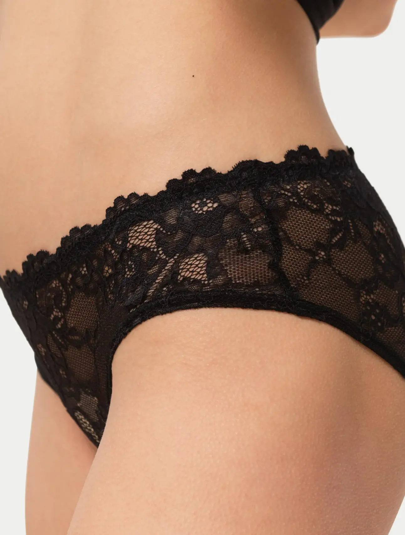 TEMPTING LACE