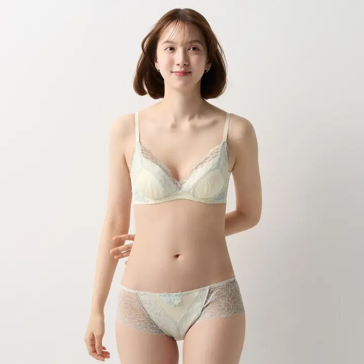 チャーミングラマー スリムライン DeepV ブラジャー ヴィンテージクロス, ホワイト, model image number 2
