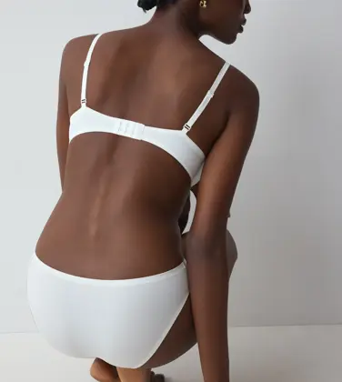 BODY MAKE-UP