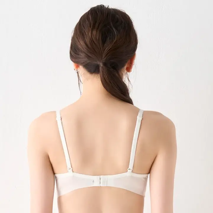 【WEB/アウトレット限定】チャーミングラマー(R) ブラ＆ショーツセット ラインアートステッチ【一部カラーSALE】, ホワイト, model image number 6