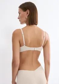 BODY MAKE-UP ILLUSION