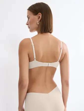 BODY MAKE-UP ILLUSION