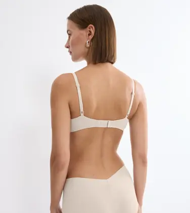 BODY MAKE-UP ILLUSION