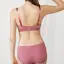 すっきり包み込むブラ585ブラジャー(パッドなし)【一部カラーSALE】, ピンク, model image number 3