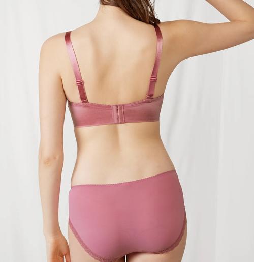 すっきり包み込むブラ585ブラジャー(パッドなし)【一部カラーSALE】, ピンク, model image number 3