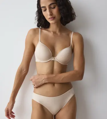 BODY MAKE-UP ESSENTIALS
