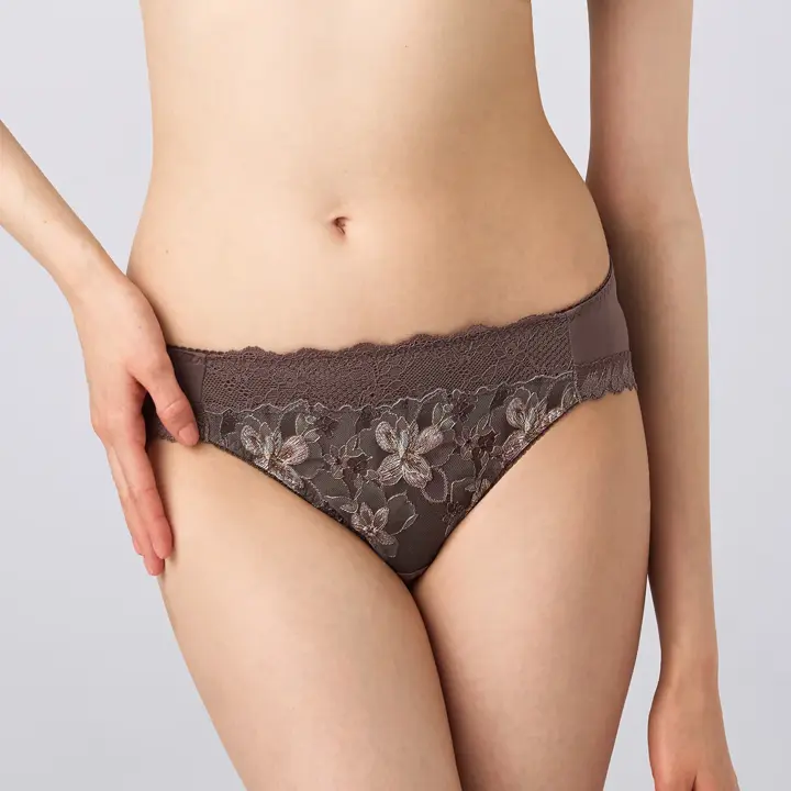 天使のブラ 魔法のハリ感636 レギュラーショーツ, ブラウン, model image number 0