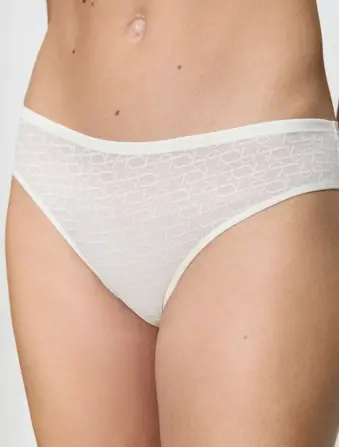 TRIUMPH SIGNATURE SHEER