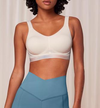 triaction by Triumph GRAVITY LITE NON-WIRED PADDED - High support sports bra  - white 