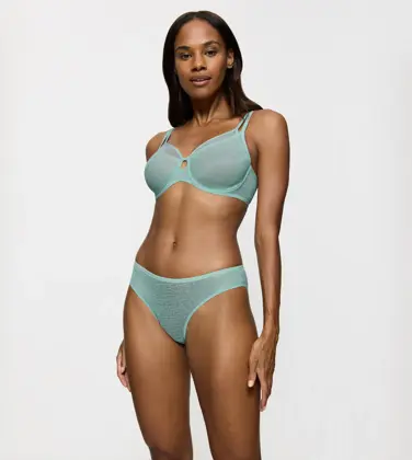 TRIUMPH SIGNATURE SHEER