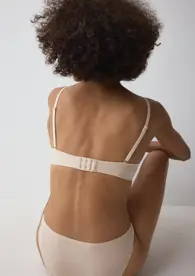 BODY MAKE-UP ESSENTIALS