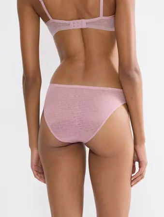 TRIUMPH SIGNATURE SHEER