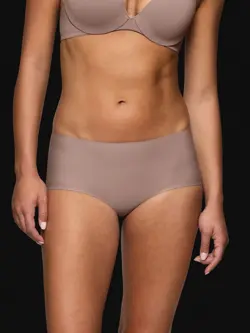 BODY MAKE-UP ILLUSION