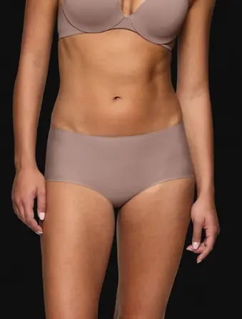 BODY MAKE-UP ILLUSION
