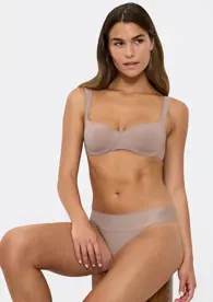 BODY MAKE-UP ILLUSION
