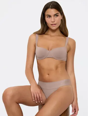BODY MAKE-UP ILLUSION