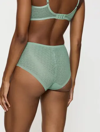 TRIUMPH SIGNATURE SHEER