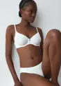 BODY MAKE-UP ESSENTIALS