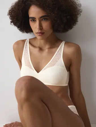 TRIUMPH SIGNATURE SHEER
