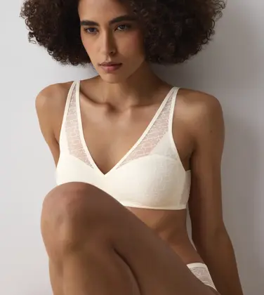 TRIUMPH SIGNATURE SHEER
