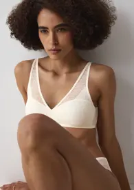 TRIUMPH SIGNATURE SHEER
