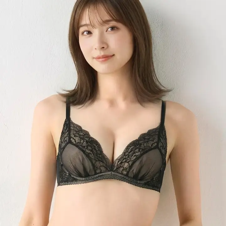チャーミングラマー スリムライン DeepV ブラジャー ヴィンテージクロス, ブラック, model image number 1