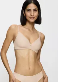 BODY MAKE-UP ESSENTIALS