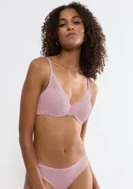TRIUMPH SIGNATURE SHEER