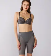 トリンプ プレミアム ゴールドレーベル4006 ブラジャー【一部カラーSALE】, グレー, model image number 2