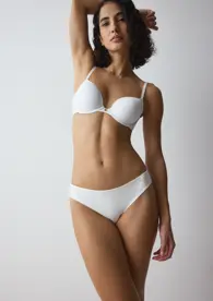 BODY MAKE-UP ESSENTIALS