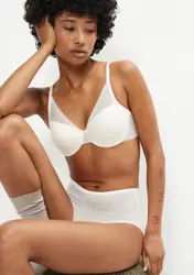 TRIUMPH SIGNATURE SHEER