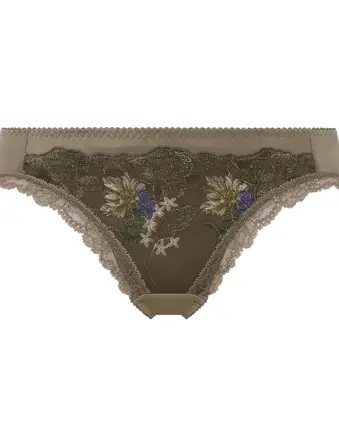 レッドレーベル バイ トリンプ