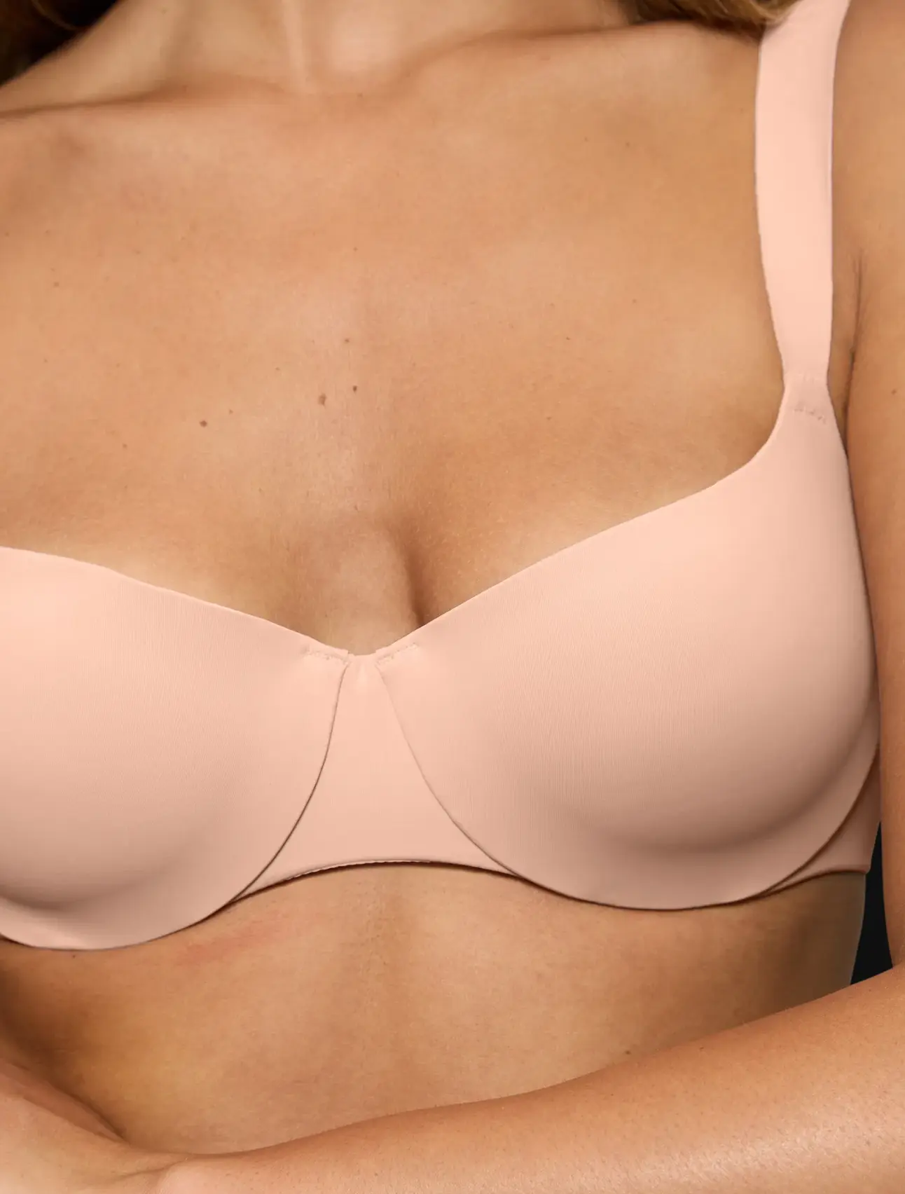 BODY MAKE-UP ILLUSION